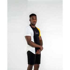 T-Shirt Slim Fit da Uomo Traspirante e Antipiega Beis Empire con Motivo a Maniche Corte Taglia S di Imperio Shop - Product Image 3