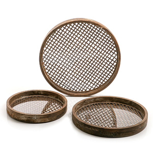 Bandeja redonda decorativa de ratán con intrincado patrón tejido a mano, perfecta para la decoración del hogar, servir y entretener a los invitados - Product Image 3