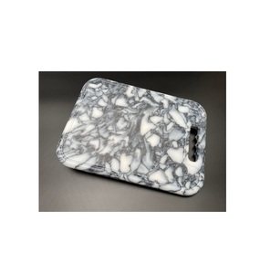Tabla de cortar de mármol única con patrón artístico perfecto para casas modernas e interiores de cocina de lujo - Product Image 1