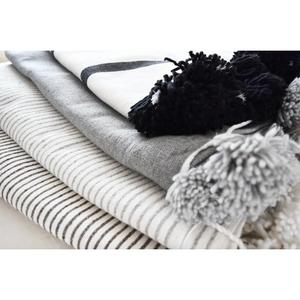 Manta Marroquí Hecha a Mano, Auténtica, Artesanal, Diseño Tribal, Suave, Tejida, Decoración para el Hogar, Regalo - Product Image 1