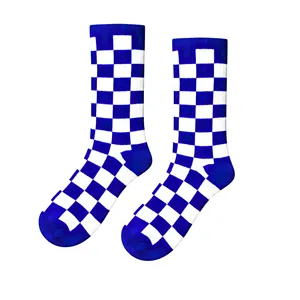 Chaussettes de sport à motif à carreaux bleus, design rayé coloré, personnalisables, antibactériennes, anti-transpiration pour athlètes, pour l'automne - Product Image 1