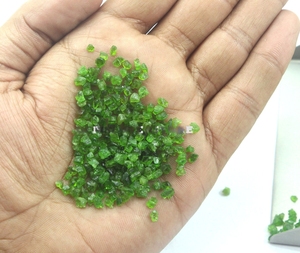 พลอยทัวร์มาลีนสีเขียวธรรมชาติขนาด4-6มม. จำนวน50ชิ้นสำหรับเก็บอัญมณีดิบที่สวยงาม - Product Image 4