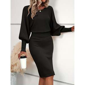 Ensemble pull col rond et jupe midi en viscose anti-boulochage rose rouge et noir pour femme, idéal pour le printemps - Product Image 2