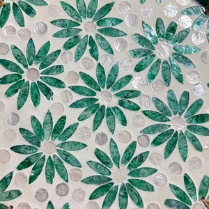 Bandeja de ratán de nácar, regalo decorativo hecho a mano, organizador de mesa Natural, acento para el hogar - Product Image 3