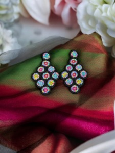 Pendientes Navideños Artesanales de Moda, Diseños Únicos con Cuentas de Semillas, Bordado con Logotipo Personalizado, Estilo Festivo, JAVED HANDICRAFTS - Product Image 3