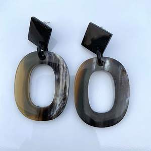 Pendientes de cuerno de vaca auténtico a precio mayorista, diseño nuevo, personalizados para fiestas, pendientes de aro de cuerno de búfalo, nuevo estilo, artesanía natural. - Product Image 6