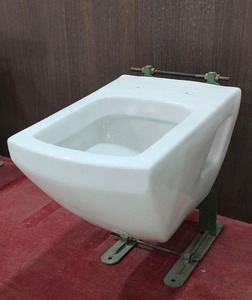 White Glossy Finish High Quality Wall <strong>Hanging</strong> <strong>Wc</strong> Set with Seat Cover &amp; Concealed tank Rimless Gravity Flushing Toilet Seat