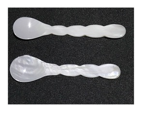 Unique Handmade Mother of Pearl Spoon for Elegant Caviar <b>Service</b> and Home Decoration Needs - Product Image 3