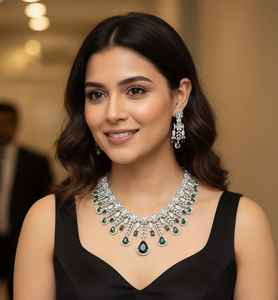 ชุดสร้อยคอคริสตัลทรงหยดน้ำสีเขียวมรกตสุดหรูและต่างหูแบบห้อย ทำจากคริสตัลทรงหยดน้ำสีเขียวมรกตที่มีความเข้มข้น - Product Image 2