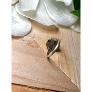 Anillo Navajo Hecho a Mano con Variscita y Plata de Ley, Diseño de Ala de Ángel, Talla 8 - Product Image 4
