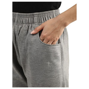 Chándal deportivo personalizado para mujer, conjunto de 2 piezas con camiseta y Sudadera con capucha de poliéster y algodón liso estilo panel lateral para invierno - Product Image 6