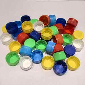 Tapa de plástico PCO de 28mm para botellas de PET, adecuada para envasado de jugo y aceite comestible en colores vibrantes, sello resistente a fugas - Product Image 3