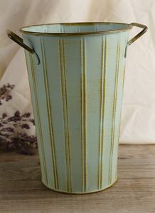 Jardinière galvanisée de style de qualité supérieure avec des détails artisanaux adaptés aux plantes succulentes et aux arrangements intérieurs décoratifs - Product Image 4