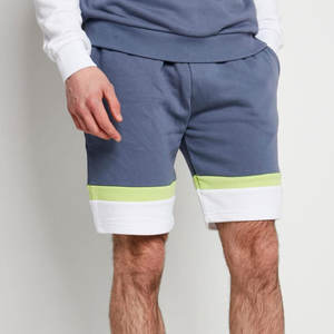 Pantalones cortos informales de calle alta para hombre, diseño personalizado y cierre de cintura elástica, color sólido y teñido liso para mayor comodidad - Product Image 5