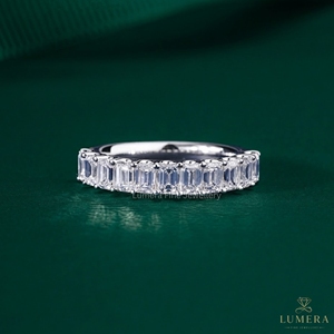 Anillo de Diamante Cultivado en Laboratorio con Certificación IGI de Alta Gama, Corte Esmeralda, Oro de 9K y 18K, Joyería de Lujo Unisex para Boda y Compromiso, Lumera Fine - Product Image 1
