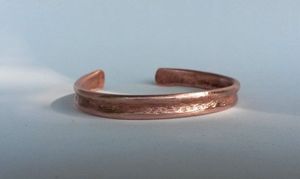 Bracelet en cuivre pur 100% martelé à la main pour femmes hommes 6 aimants puissants pour les techniques d'artisanat d'élimination des énergies négatives - Product Image 2