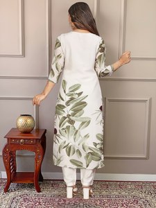 Premium Chanderi Modal Foil Print Nuevo diseñador Ropa india y pakistaní Trabajo de encaje puro Kurti con elegante Salwar - Product Image 2