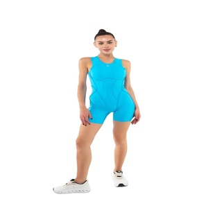 Ensemble de sport sans couture pour femme : haut et short, idéal pour le fitness, le yoga et les activités sportives - Product Image 1