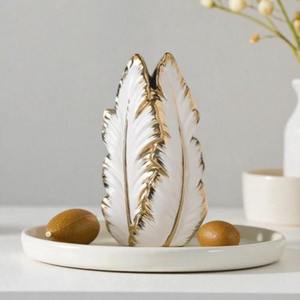 Vase en métal argenté à motif de feuilles décoratives pour table basse, étagère, décoration intérieure, occasion spéciale et cadeau, provenance Inde - Product Image 6