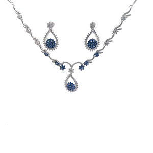 Collier tendance à breloques fleuries - Product Image 1