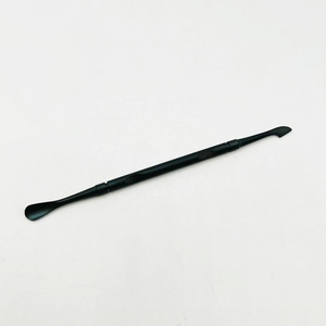 Pousse-cuticules et cuillère nettoyante pour ongles en acier inoxydable noir mat de qualité supérieure, outil de manucure et pédicure pour l'élimination des peaux mortes - Product Image 4