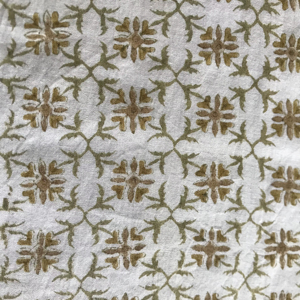 Tela de Algodón Estampada a Mano CHHAAPE con Diseño Floral Geométrico sobre Base Natural para Mujeres Adultas - Product Image 1