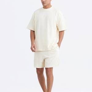 Ensembles de shorts personnalisés pour hommes Ensembles de chemises d'été pour hommes T-shirt à manches courtes et short de plage Ensemble de t-shirts pour hommes - Product Image 1