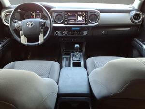 Usado 2023 para Tacoma SR5 V6 doble cabina 4WD dirección izquierda - Product Image 4