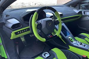 Lamborghini Huracan STO 2023 certifiée propre et utilisée de manière équitable - Product Image 6