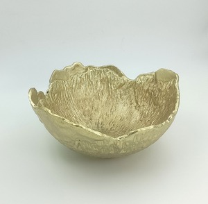 Bol de service en or en forme de fleur, vaisselle de luxe pour la maison, les dîners, l'accueil des invités, les occasions spéciales, les fêtes et les cadeaux en provenance d'Inde - Product Image 1