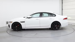 2022 แจ็กการ์ XF R-Dynamic SE ซีดาน ขับเคลื่อนสี่ล้อ สภาพดี ใช้งานน้อย - Product Image 3