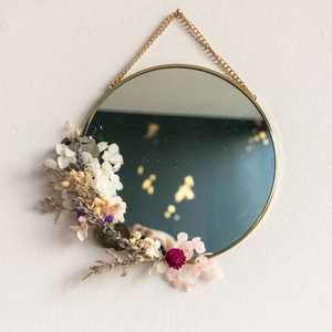 กระจกติดผนังโลหะแบบโมเดิร์นทำด้วยมือพร้อมดีไซน์ดอกไม้สำหรับงานแต่งงานในอินเดีย - Product Image 1