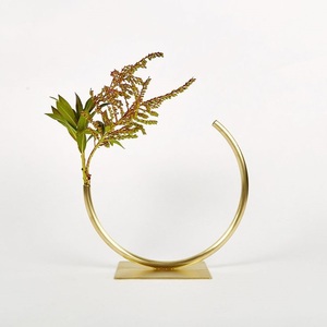 Diseño personalizado hecho a mano mejor para la decoración del hogar florero dorado y florero hecho a mano mejor decoración interior y diseño hecho a mano - Product Image 1