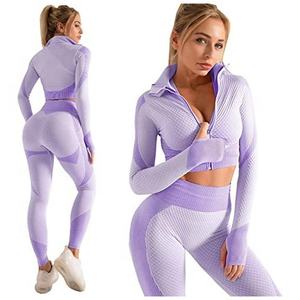 Ensemble de yoga et de sport trois pièces pour femmes : leggings taille haute, soutien-gorge et haut à manches longues - Product Image 1