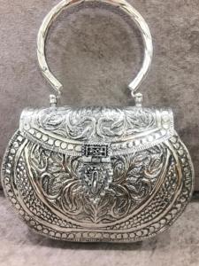 Pochettes en métal en laiton gaufré et gravé sur mesure pour les magasins d'accessoires de mode à vendre - Product Image 2