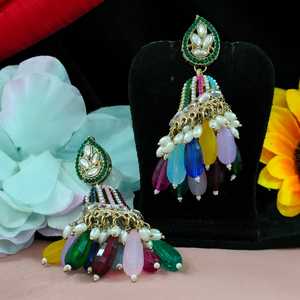 Jhumkas แบบแขวนประดับมุกน้อยสุดหรูสำหรับสาวๆและผู้หญิงในปริมาณที่เหมาะสมของเสน่ห์ระยิบระยับเพื่อช่วยยกระดับเครื่องแต่งกายได้อย่างงดงาม - Product Image 2