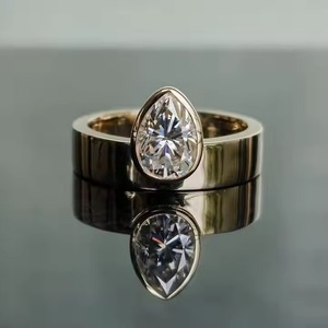 14k or jaune bijoux fins poire laboratoire cultivé diamant Solitaire bague épaisse bande lunette ensemble fiançailles, bague de mariage - Product Image 1