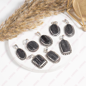 Pendentif Cabochon en Tourmaline Noire en Gros – Cristaux de Guérison Premium pour la Méditation, Bijoux et Tenues de Soirée à Prix de Gros - Product Image 1