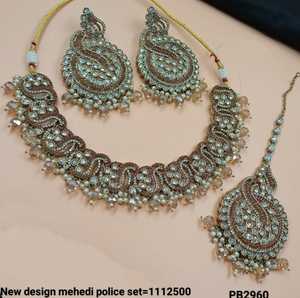 Ropa de fiesta de diseñador, joyería de piedras antiguas, ropa tradicional, hermoso diseño, Gargantilla pesada antigua, conjunto de collar, pendientes Mangtika - Product Image 5