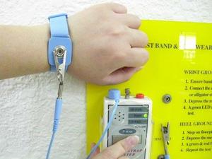 Correa de Muñeca Antiestática con Función de Disipación de Estática e Indicadores de Señal Verde/Amarillo/Rojo - Product Image 2