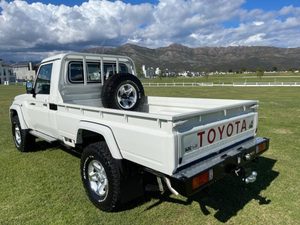Toyota Land Cruiser Pickup Hardtop SUV 8L Turbo ACC Cruise R17 Options essence/diesel FWD boîte de vitesses automatique disponible à droite 2021 - Product Image 6