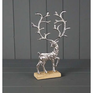 Statue de cerf de renne en aluminium argenté élégant avec base en bois parfait ornement de décoration de table de vacances de Noël - Product Image 3