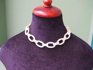 Collier de luxe en corne de buffle fait à la main, bijoux naturels et durables pour femmes, haute qualité - Product Image 1