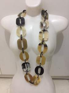 Collar de Cuentas Pulidas con Colgante de Joyería Impermeable de Cuerno de Búfalo Estilo Animal, Diseño Personalizable, por HF CRAFTS - Product Image 2