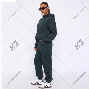 Conjunto Deportivo de Invierno para Mujer, Sudadera con Cuello Alto, Pantalón Holgado 100% Algodón, Chándal con Logotipo Personalizado, Conjunto Deportivo de Alta Calidad - Product Image 4