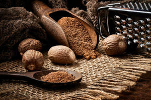 ลูกจันทน์เทศอินเดียออร์แกนิกคุณภาพสูง กลิ่นหอมเข้มข้น แบบแห้งทั้งเม็ด เกรดพรีเมียม สำหรับปรุงอาหาร - Product Image 2