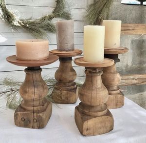 Portavelas de madera hecho a mano para el estilo navideño del hogar con belleza atemporal y estética festiva de vacaciones Premium - Product Image 1