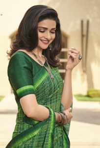 Sari de Seda Verde con Patrón a Cuadros, Traje Tradicional Indio para Bodas, para Mujer, Largo hasta el Suelo, Corte Regular, para Todas las Temporadas - Product Image 2
