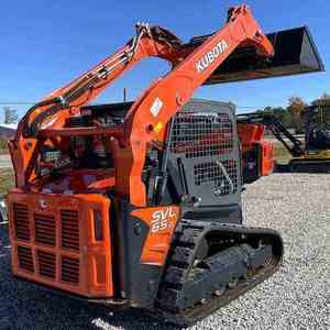 Chargeuse compacte Kubota 65-2 haute performance avec attache rapide hydraulique, roues robustes et puissance diesel fiable - Product Image 1