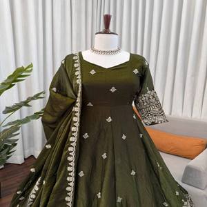 VASTRA COTTAGE Kurti Pantalón con Bordado de Seda Fendy Pesado con Dupatta, Trabajo de Hilo y Lentejuelas, Diseño Étnico para Fiestas, Ropa para Mujer - Product Image 5